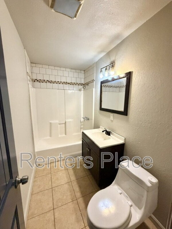 Building Photo - 4308 E 4th Pl