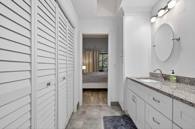 Building Photo - 5230 SE Seascape Way