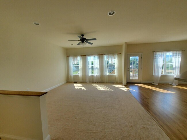 Building Photo - 233 Kanter Dr