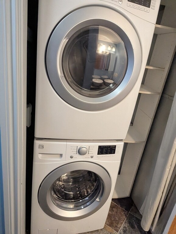 Building Photo - 176 Hillside St