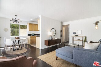 Building Photo - 1112 N Olive Dr