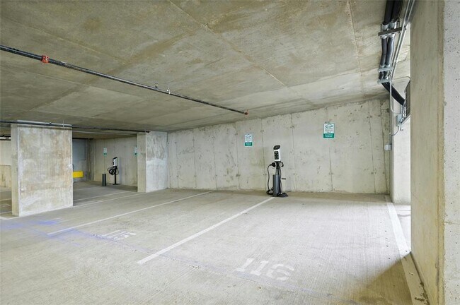 Building Photo - 84 East Ave