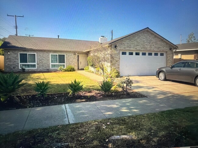 Building Photo - 1403 E Chalynn Ave