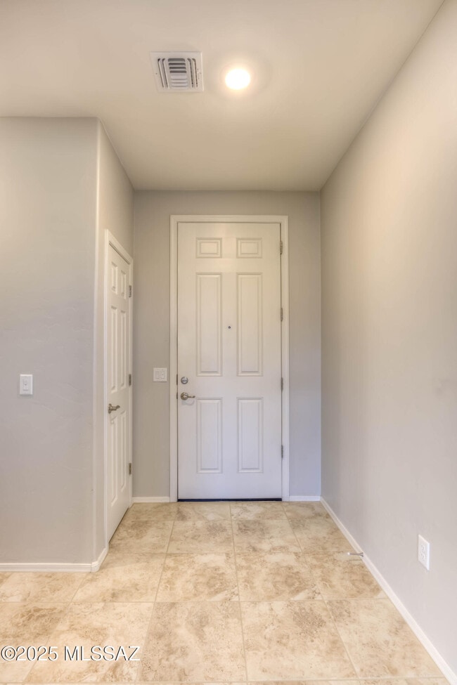 Building Photo - 8804 E Stone Meadow Cir