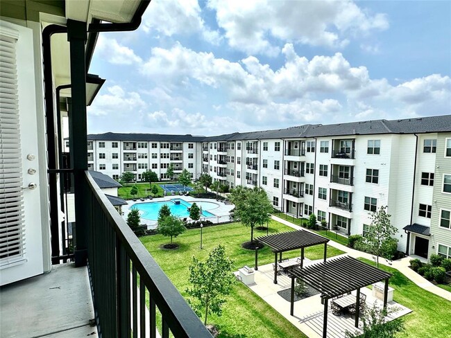 Building Photo - 7600 S Mason Rd