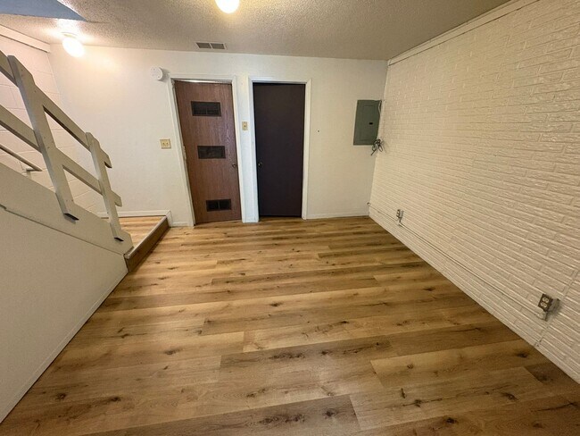 Building Photo - 2401 Shady Glen Ct
