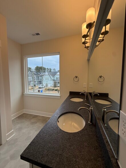 Building Photo - 2049 Burson Dr