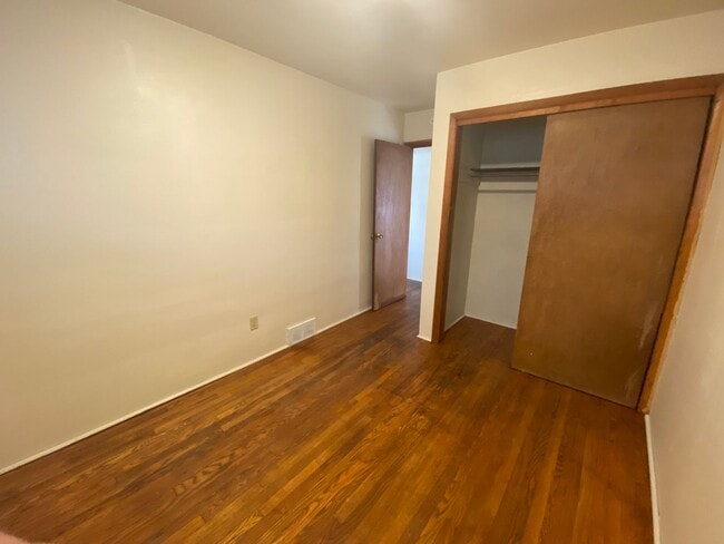 Building Photo - One Bedroom in Roxana