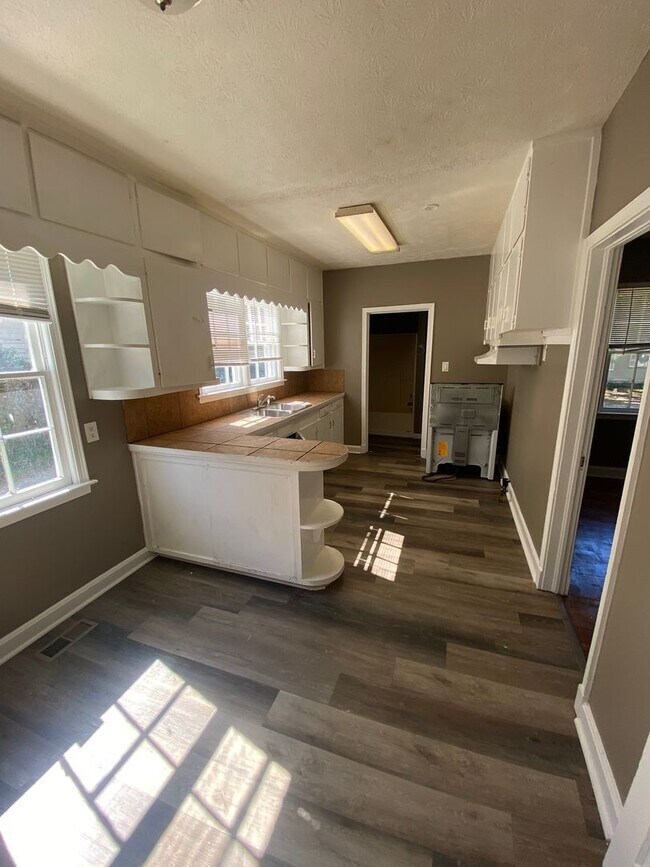 Building Photo - **ON HOLD**3 Bedroom / 2 Bathroom Home for Rent in Columbus, GA