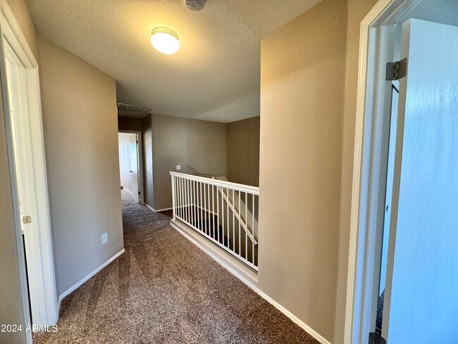 Building Photo - 10453 N 76th Dr