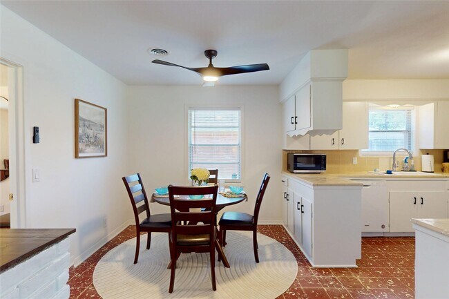 Building Photo - 4826 Waynesboro Dr