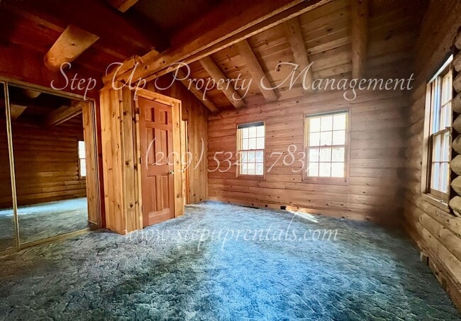 Building Photo - Rustic Retreat: Charming 1-Bedroom Log Cab...