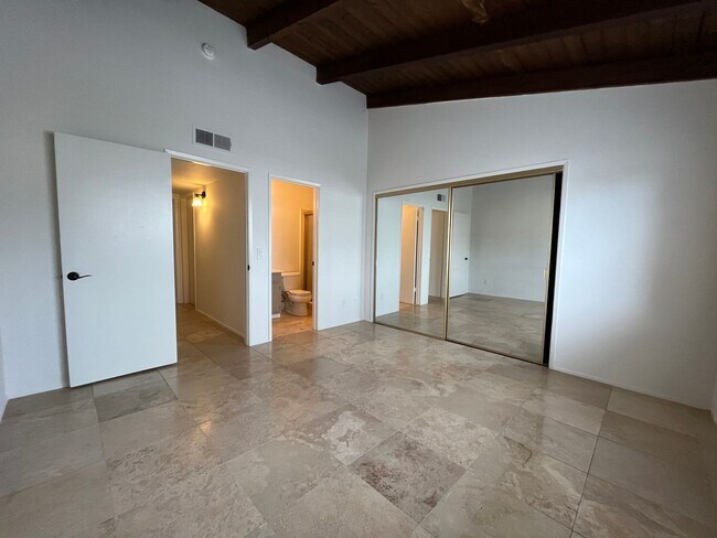 Building Photo - Newly updated bright two-story townhome...