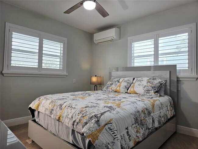 Building Photo - 3435 Overlook Dr NE