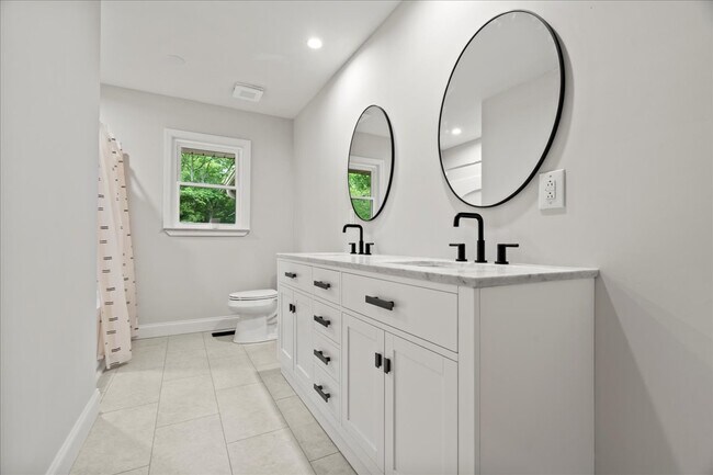 Building Photo - 511 Arbor Dr