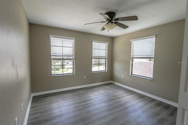 Building Photo - 1208 Oakcrest Dr