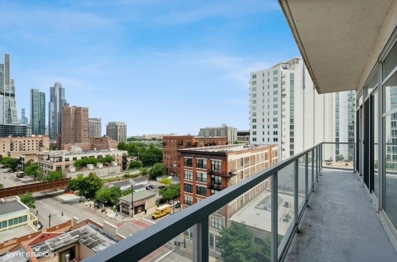 Building Photo - 1620 S Michigan Ave