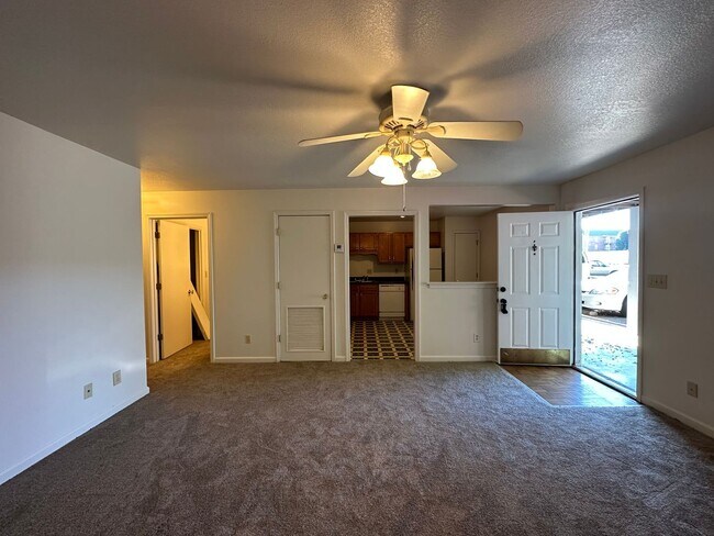 Building Photo - Waters Edge Drive-1851 (x4)