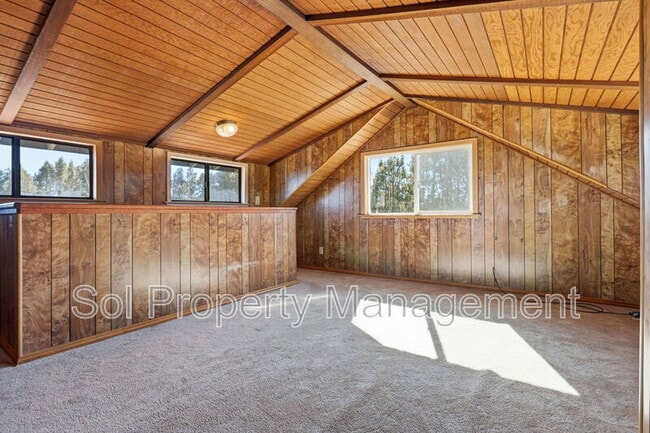 Building Photo - 1005 Summit Rd