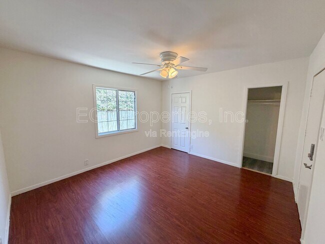 Building Photo - 2407 Fernleaf St