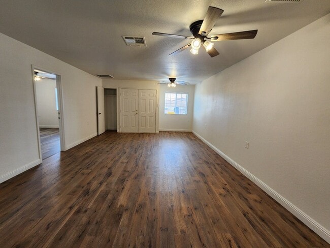 Building Photo - Renovated Beauty with a full-service Casita