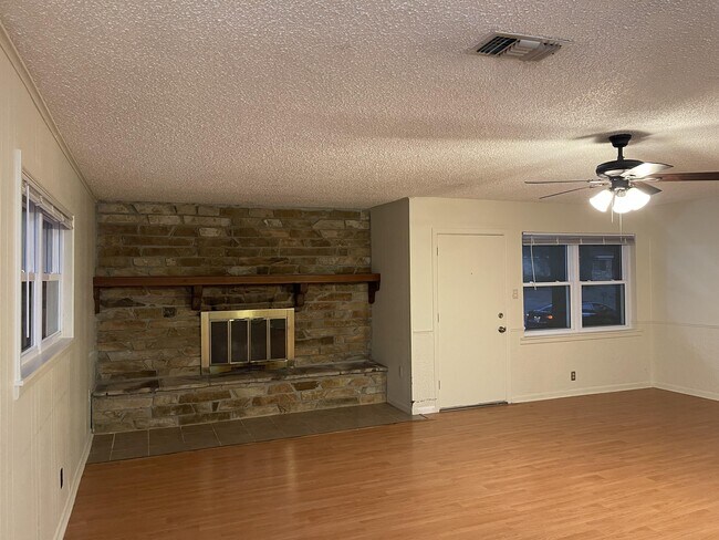 Building Photo - 3323 Cherry St