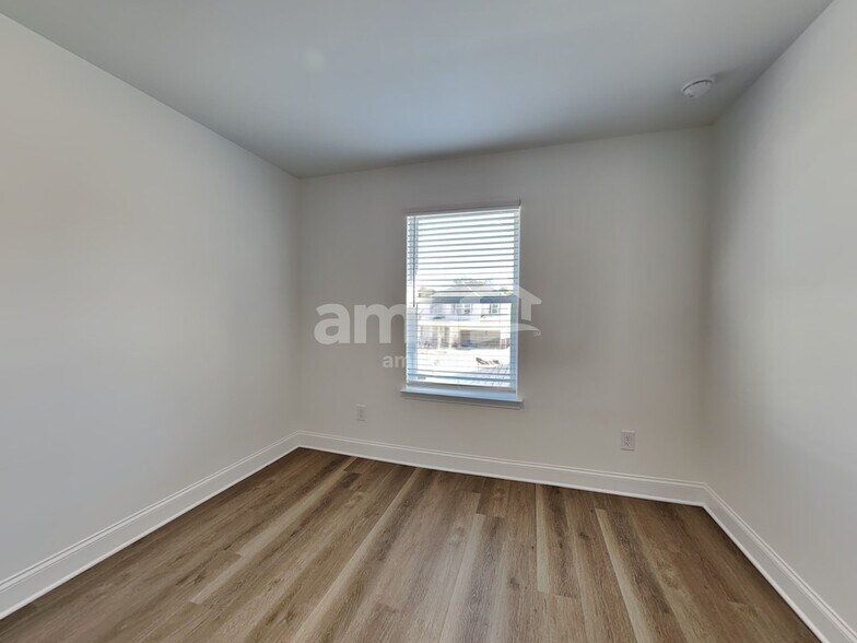 Building Photo - 522 Pointe Dr