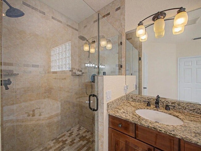 Building Photo - 4868 Canal Dr