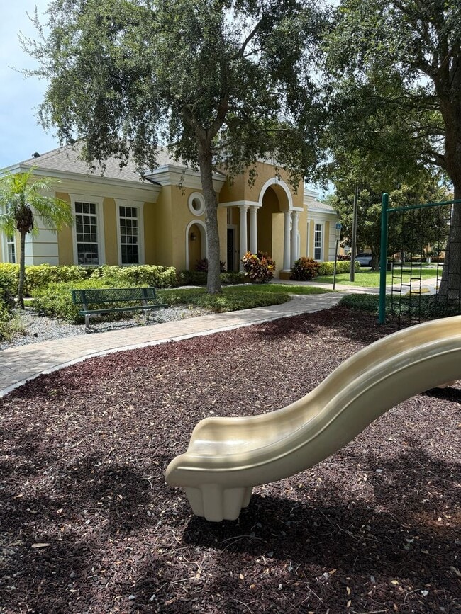 Building Photo - Daniels Landing Winter Garden