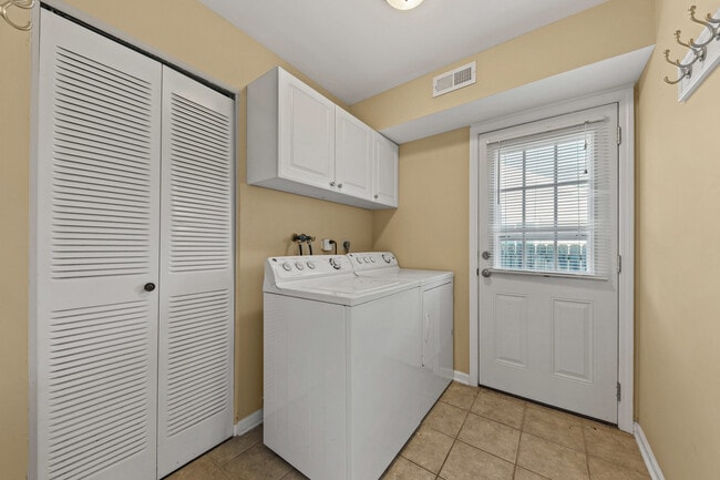 Building Photo - 1121 Belmar Ln