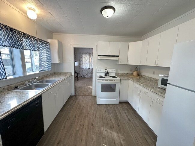 Building Photo - 3 Bedroom 1 Bath House