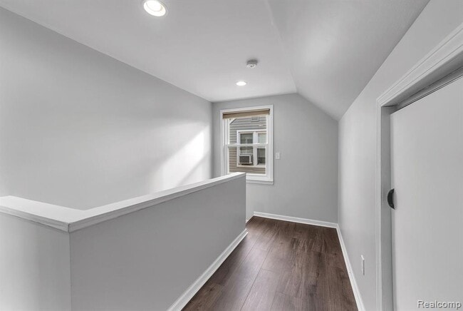 Building Photo - 3237 Pardee Ave