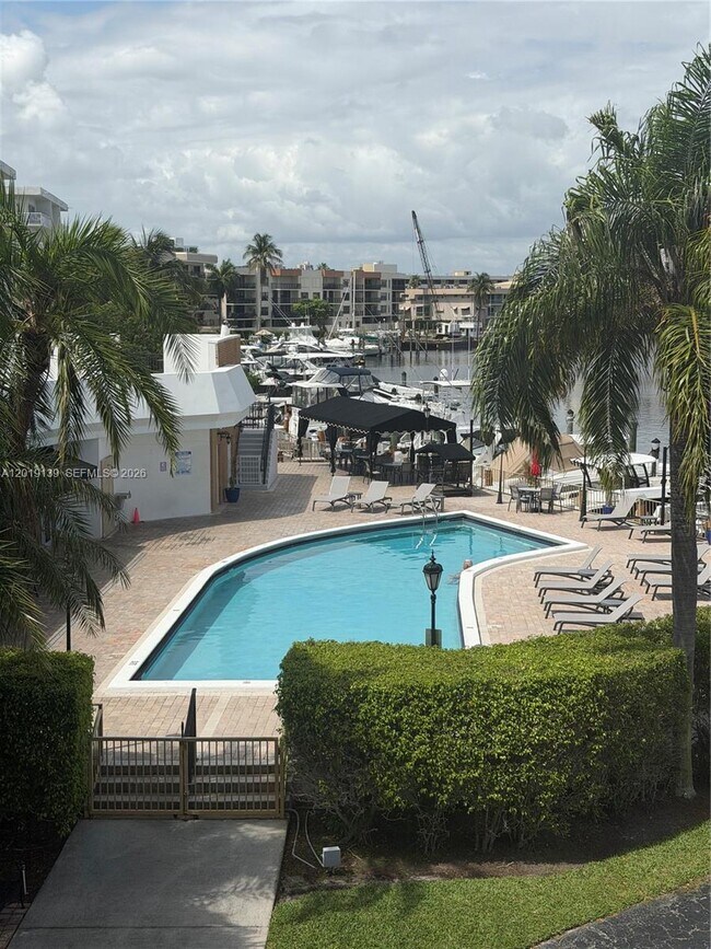 Building Photo - 100 Golden Isles Dr