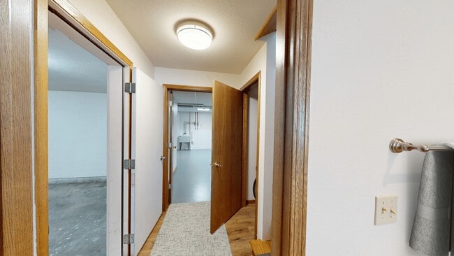 Building Photo - 624 N 16th Ave