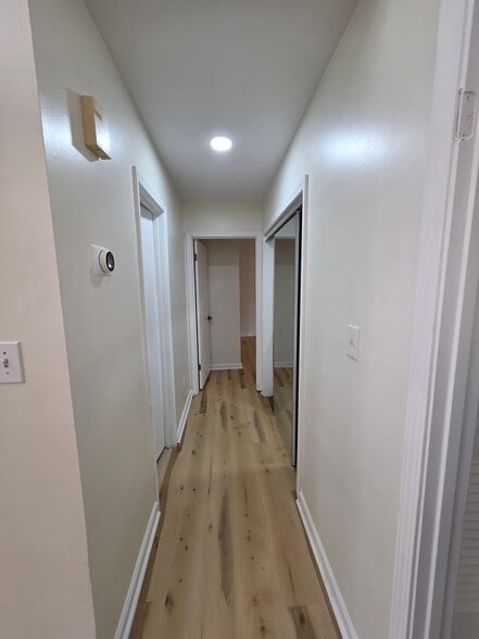 Building Photo - 647 Serramonte Dr