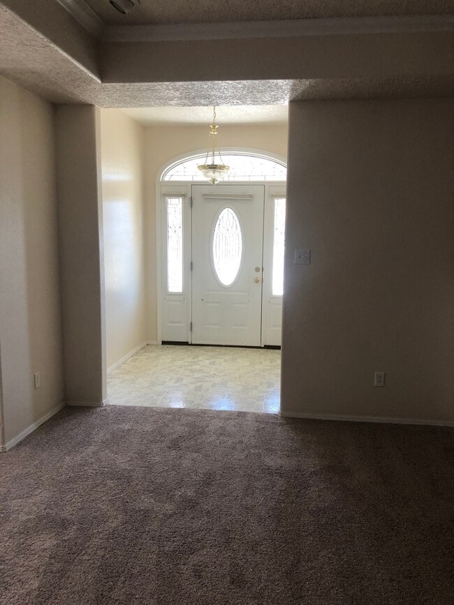 Building Photo - IMPRESSIVE CUSTOM BUILT HOME ON 16TH STREET