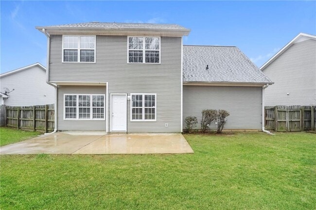 Building Photo - 60 Roxbury Ln