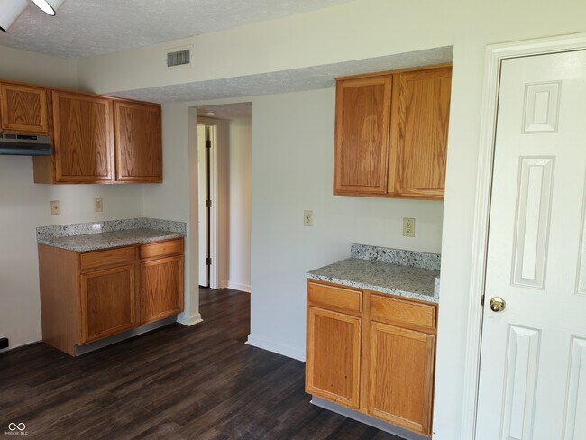 Building Photo - 6140 Lake Freeman Dr
