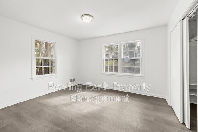 Building Photo - 805 Vanderbilt St