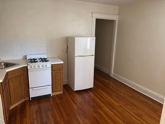 Building Photo - 107 Summer St