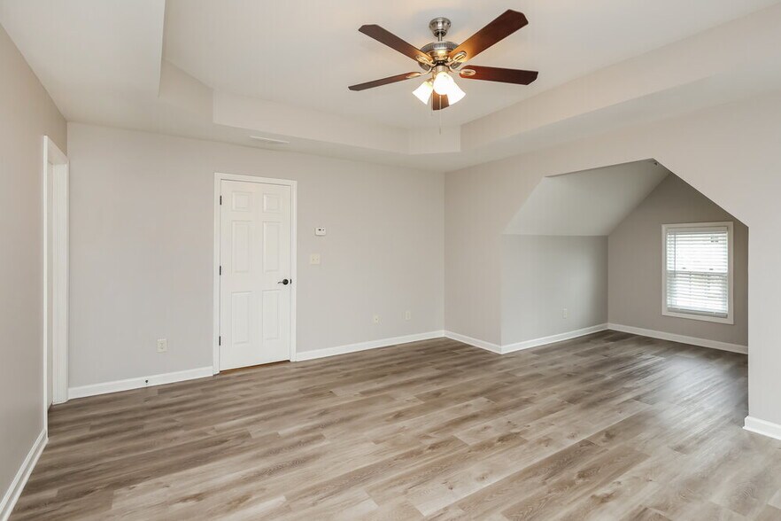 Building Photo - 6176 Mulberry Park Dr