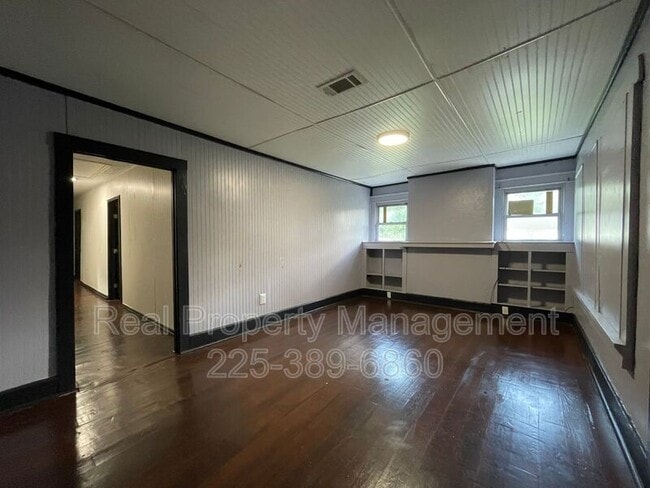 Building Photo - 3315 Weller Ave