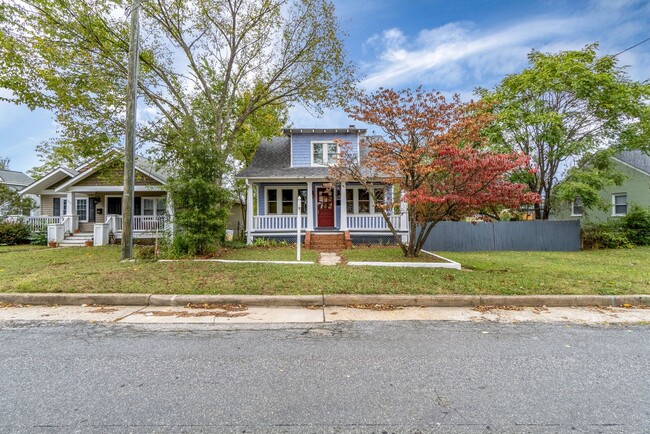 Building Photo - Wonderful Craftsman Bungalow