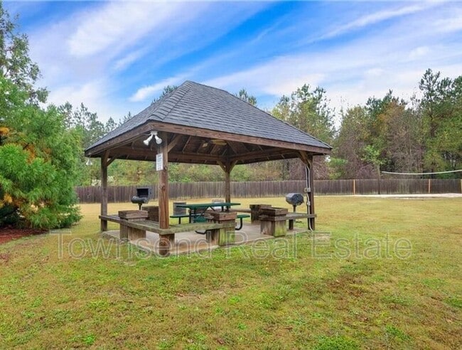 Building Photo - 621 Marshtree Ln