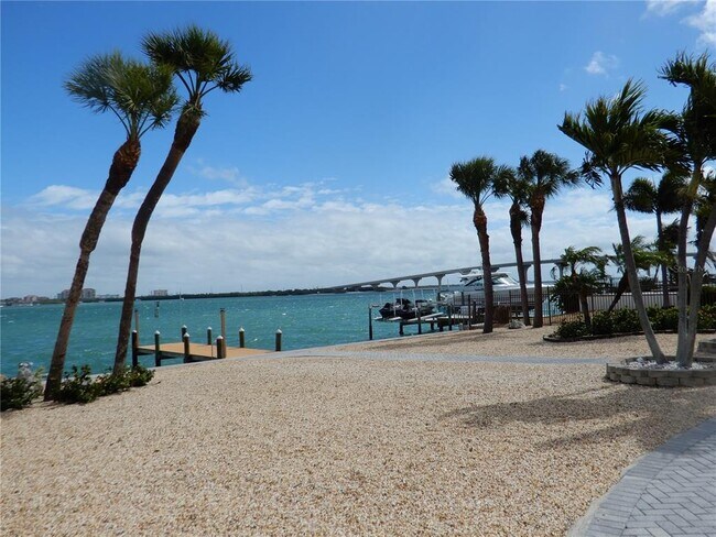 Building Photo - 337 1st St W