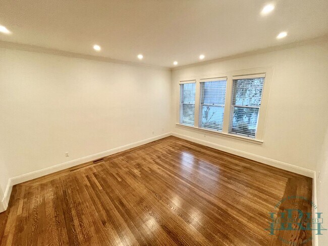 Building Photo - Beautiful and Spacious 1BR|1BA in Nob Hill...