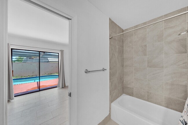Building Photo - 4757 Sunny Palm Cir