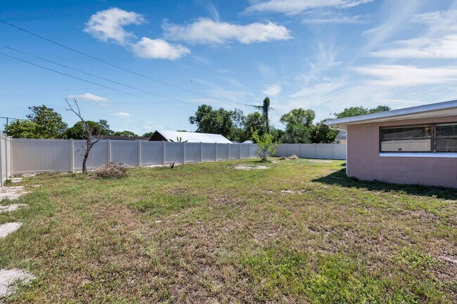 Building Photo - 8101 Alveron Ave