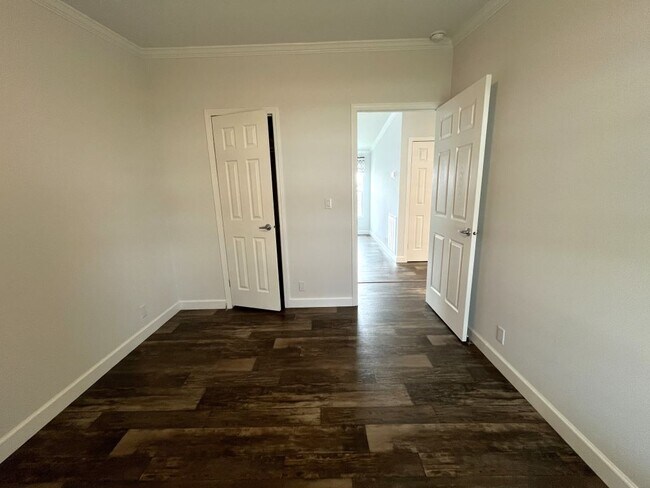 Building Photo - 17100 S Tamiami Trl