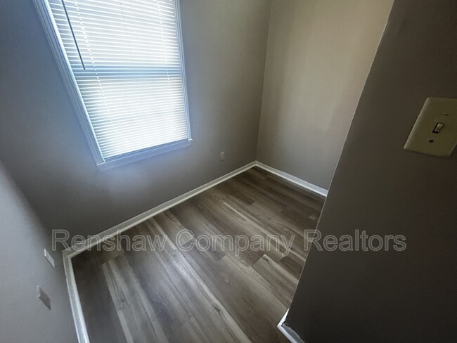 Building Photo - 276 Greenfield Dr